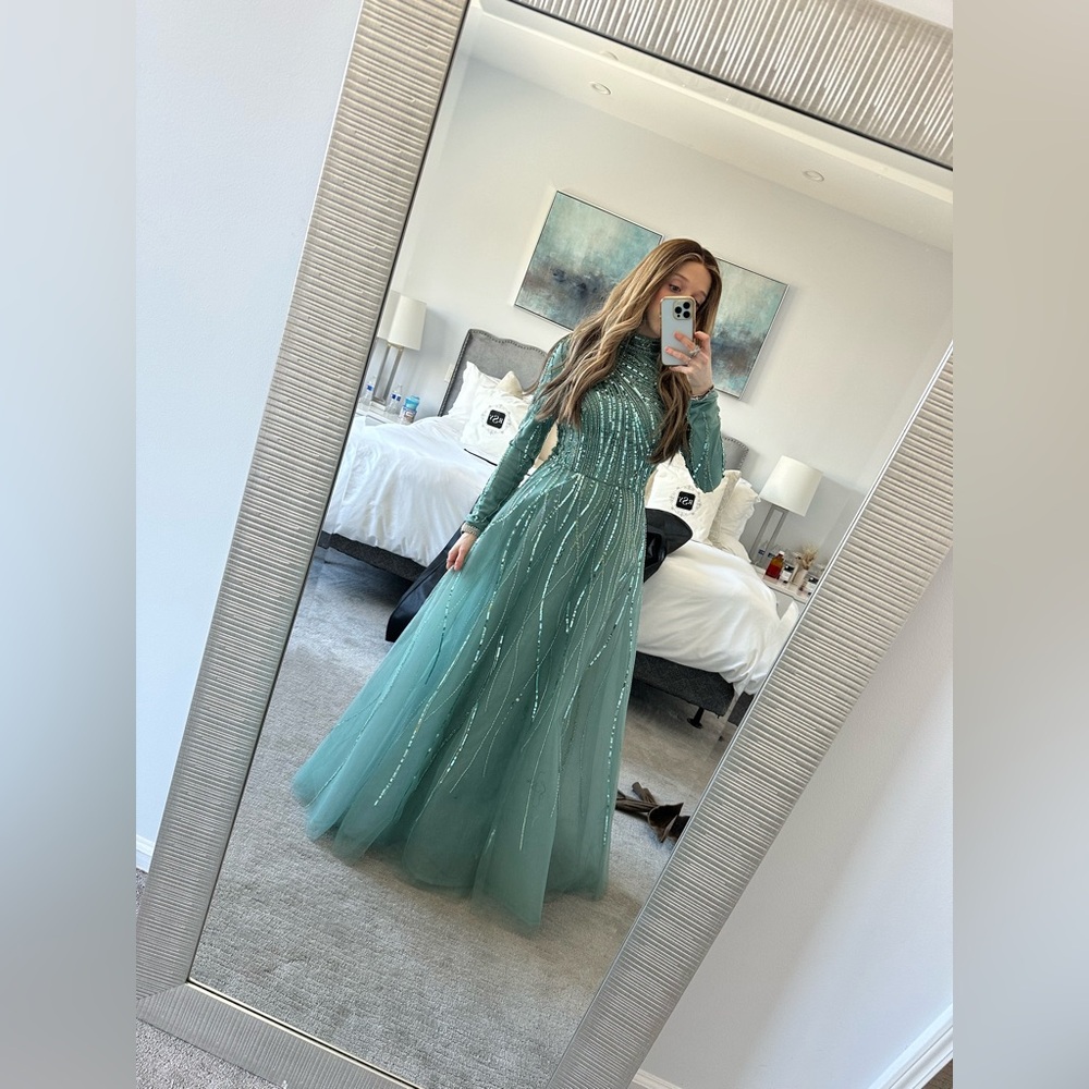 Exquisite Sage Green Sequin Evening Gown – Long Sleeve Tulle Couture Dress